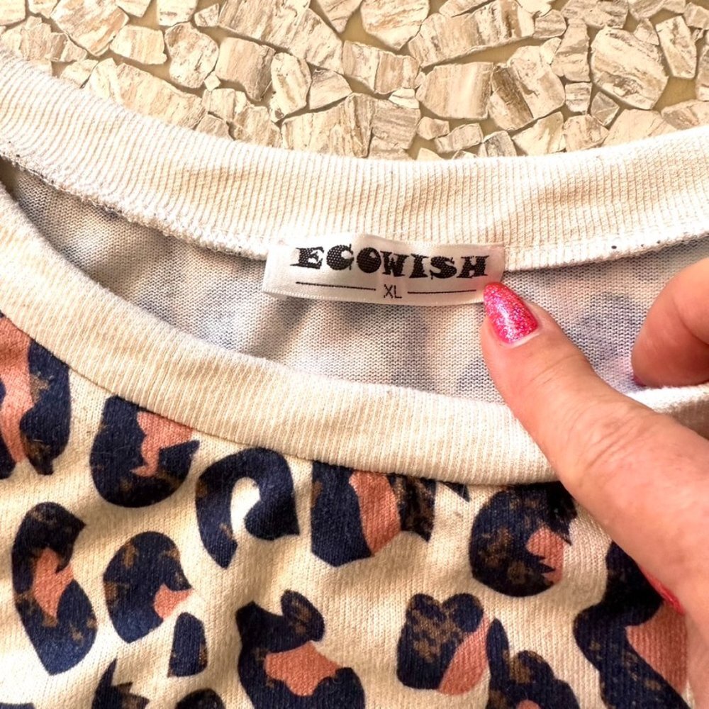 Cream and Navy leopard print Ecowish sweatshirt EUC - Picture 3 of 7